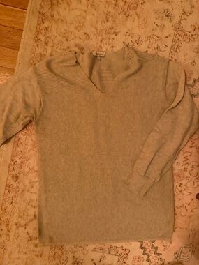 Ella Moss Light Gray Ribbed V-Neck Sweater